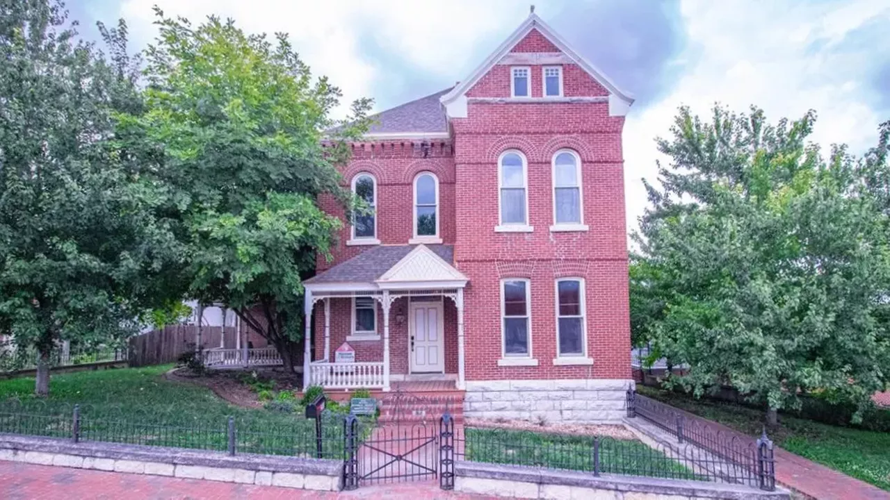 There Are Nine Jail Cells Inside This Missouri House… Kinky [PHOTOS]