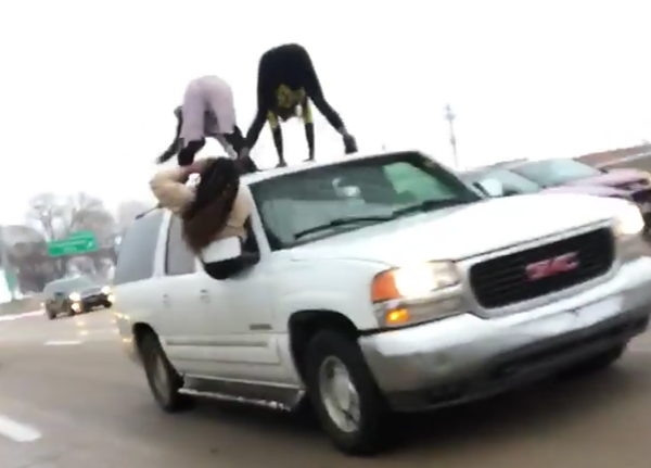 Wild St. Louis Ladies Twerk on SUV’s Roof as It Rolls Down the Highway